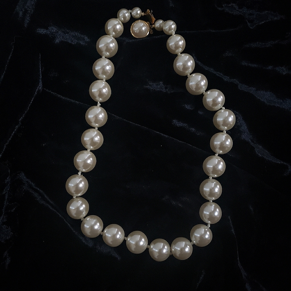 Custom pearl necklace